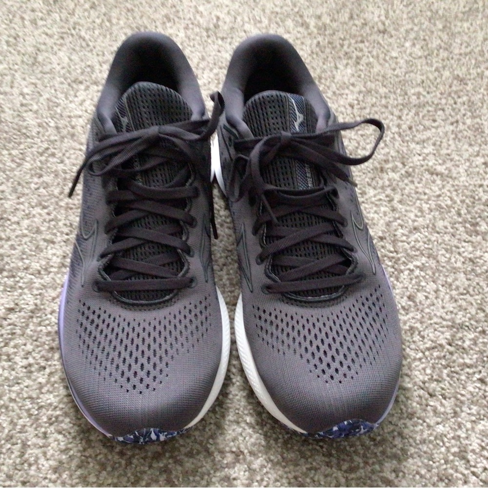 Mizuno Women’s WaveRider 25’s Size 11.5